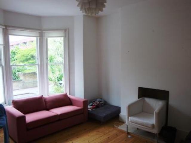 			3 Bedroom, 1 bath, 1 reception Flat			 Kingsgate Road, WEST HAMPSTEAD